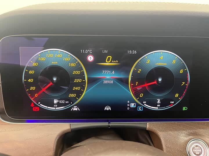 Фото 9 - Mercedes-Benz E-Class