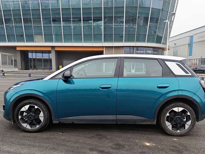 Фото 3 - GAC Aion UT