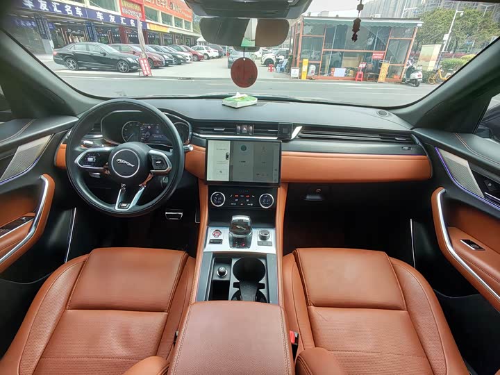 Фото 9 - Jaguar F-Pace