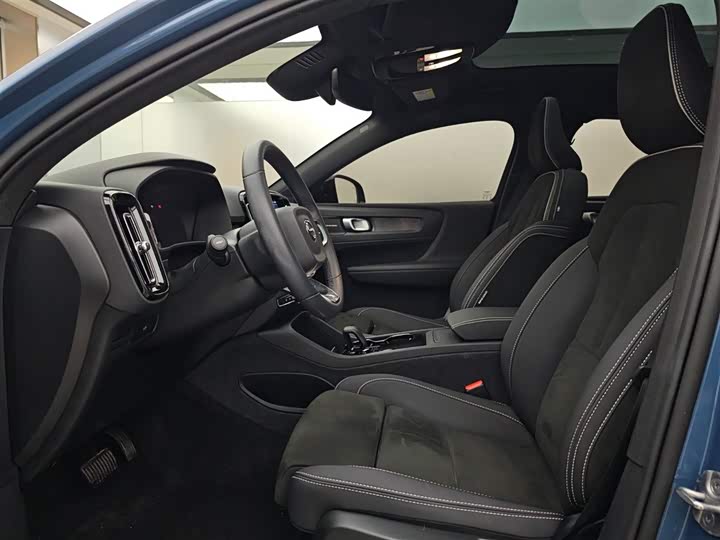 Фото 6 - Volvo C40