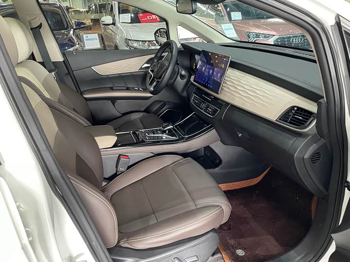 Фото 8 - BYD Song Max Hybrid