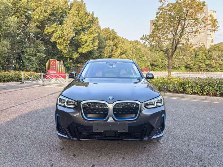 Фото 2 - BMW iX3