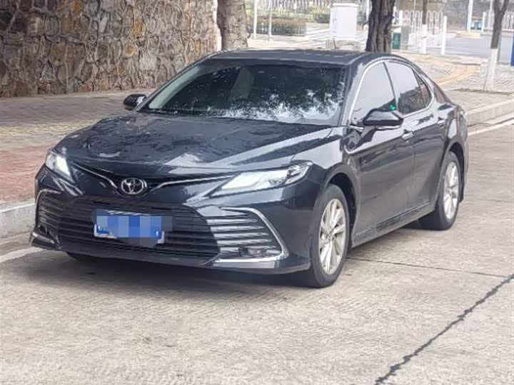Фото 3 - Toyota Camry