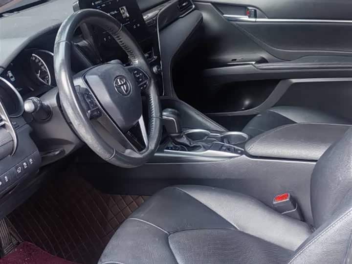 Фото 4 - Toyota Camry