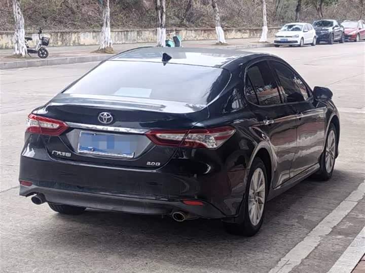 Фото 7 - Toyota Camry