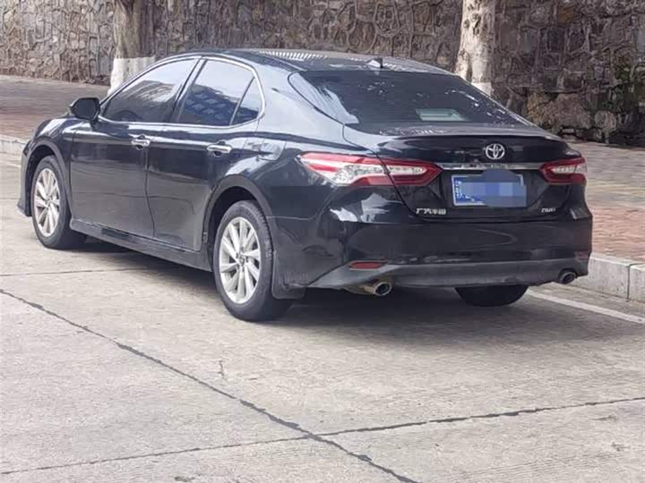 Фото 8 - Toyota Camry
