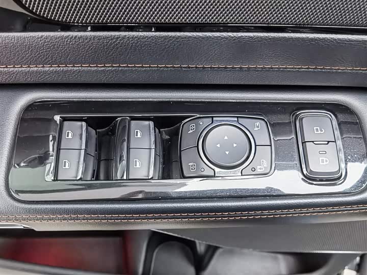 Фото 9 - Lincoln Aviator