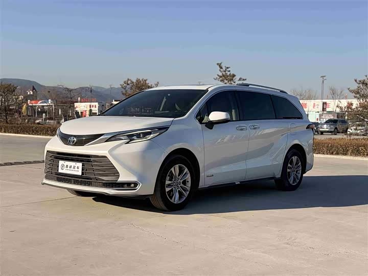 Фото 1 - Toyota Sienna