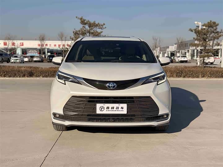 Фото 2 - Toyota Sienna