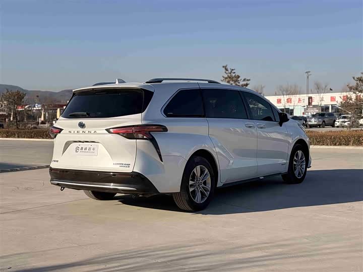 Фото 7 - Toyota Sienna