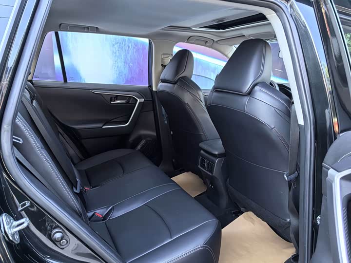 Фото 9 - Toyota Wildlander