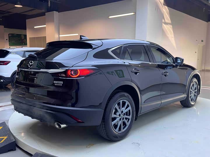 Photo 6 - Mazda CX-4