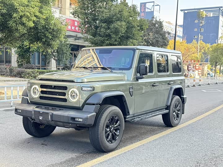 Photo 2 - BAW 212 T01