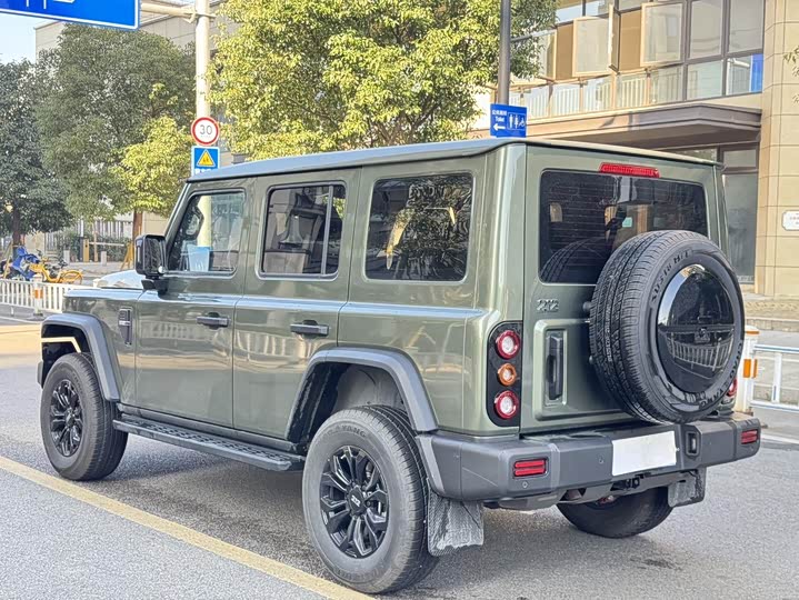 Photo 7 - BAW 212 T01