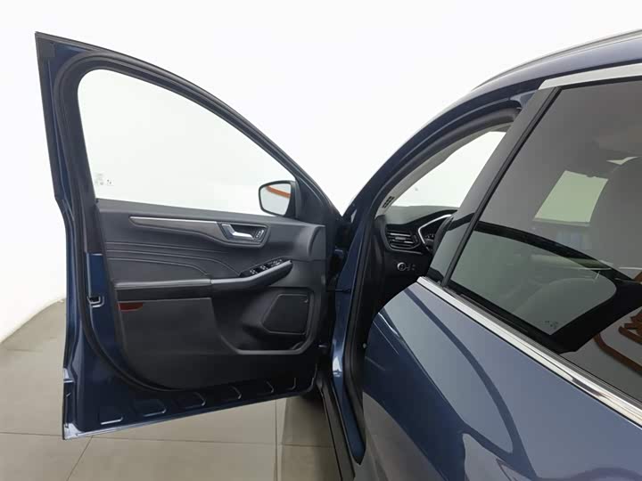 Фото 8 - Ford Escape