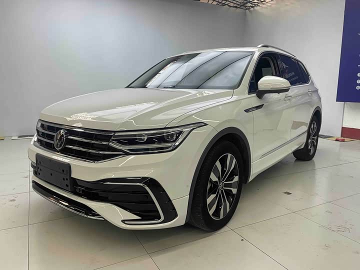 Фото 1 - Volkswagen Tiguan L Pro