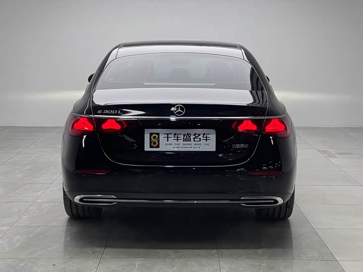 Photo 5 - Mercedes-Benz E-Class