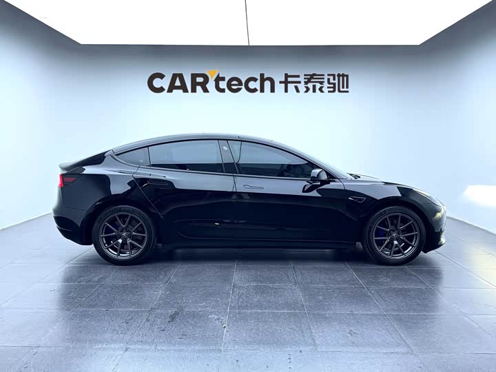 Фото 4 - Tesla Model 3