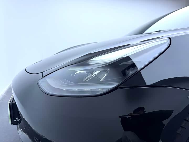 Фото 8 - Tesla Model 3