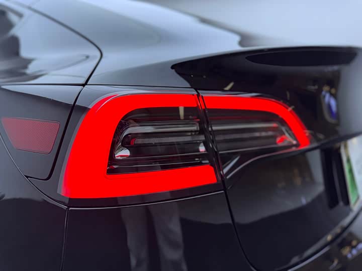 Фото 9 - Tesla Model 3