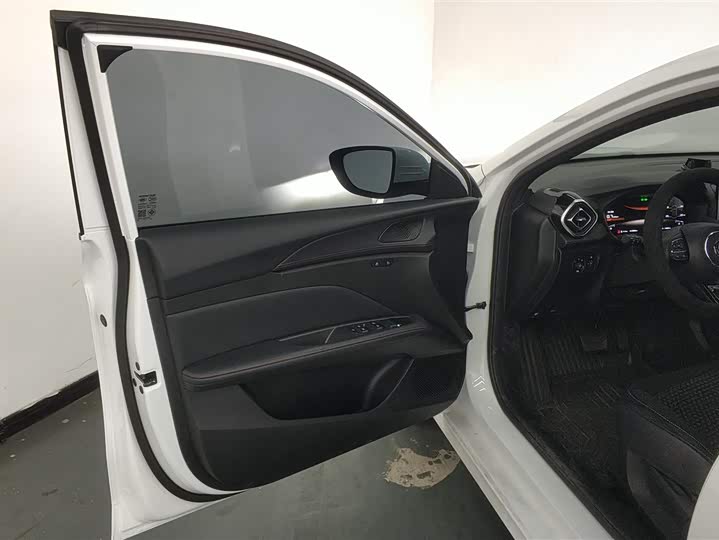 Фото 7 - MG Motor 5