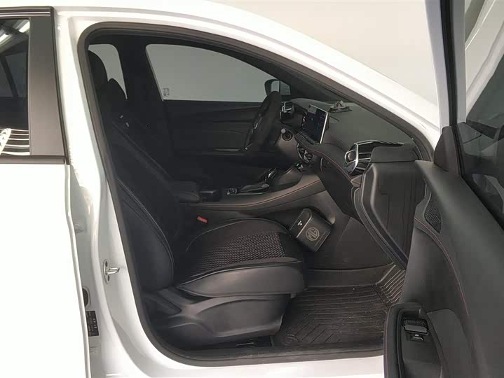 Фото 8 - MG Motor 5