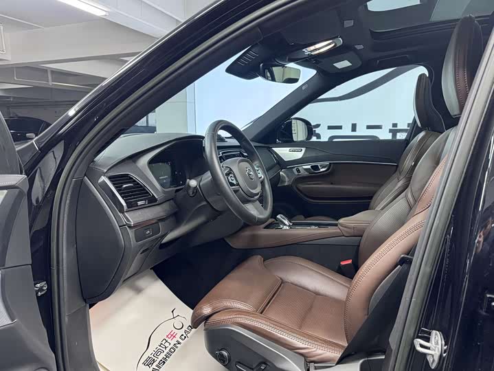 Фото 8 - Volvo XC90