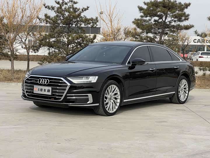 Фото 1 - Audi A8