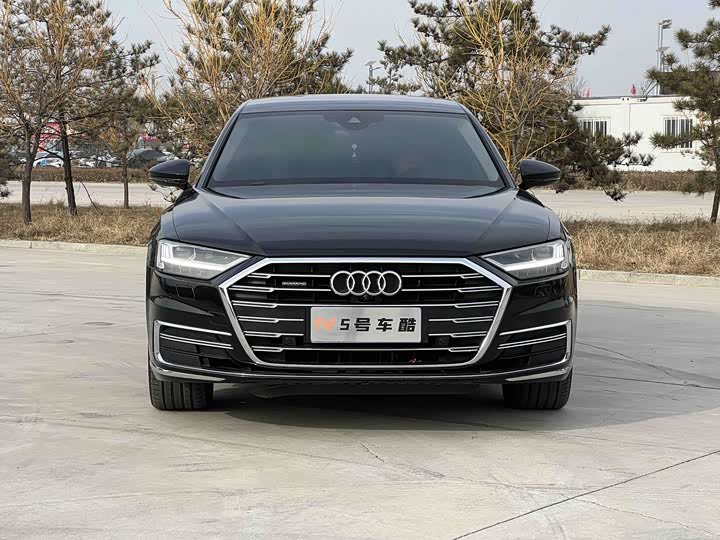 Фото 2 - Audi A8