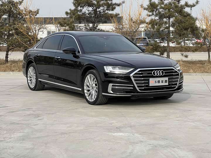Фото 3 - Audi A8