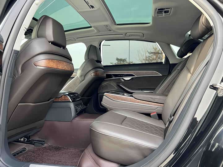 Фото 6 - Audi A8