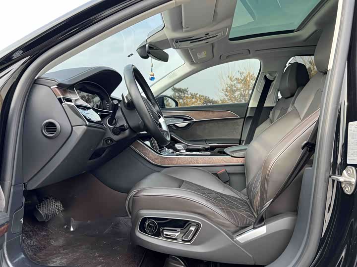 Фото 7 - Audi A8