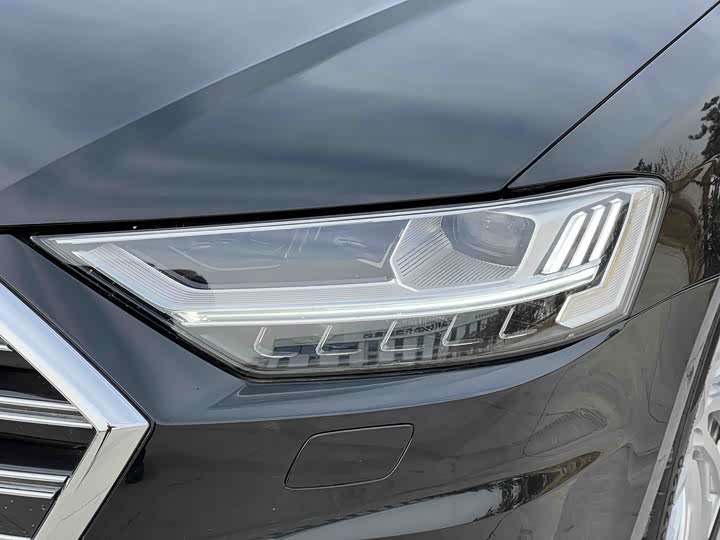 Фото 9 - Audi A8