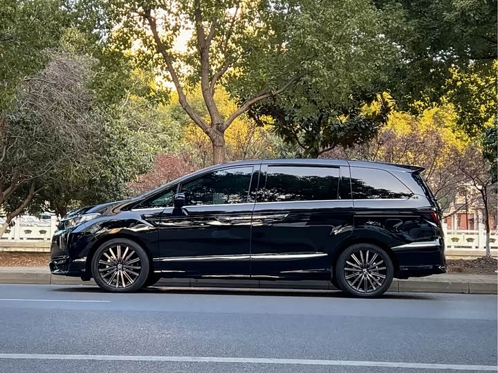 Фото 4 - Honda Elysion