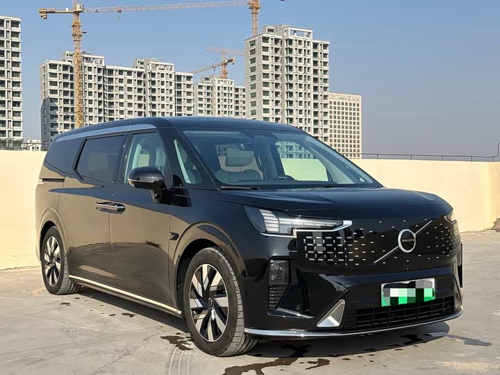 Фото 3 - Volvo EM90