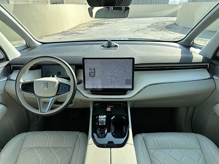 Фото 7 - Volvo EM90