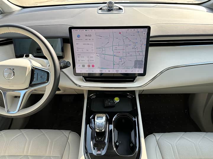 Фото 8 - Volvo EM90