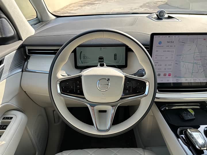 Фото 9 - Volvo EM90