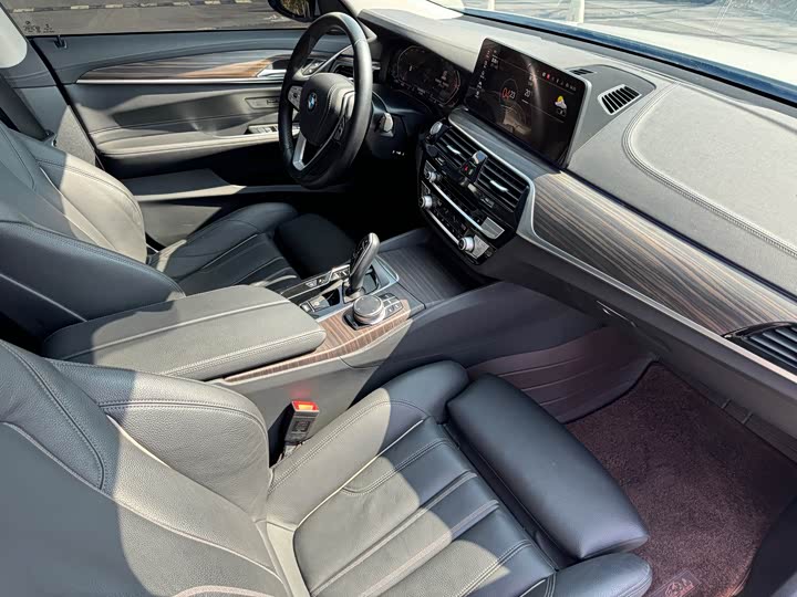 Фото 8 - BMW 6 Series GT