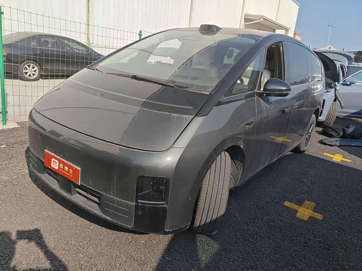 Фото 1 - LiXiang Mega