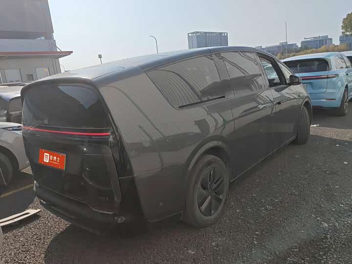 Фото 2 - LiXiang Mega