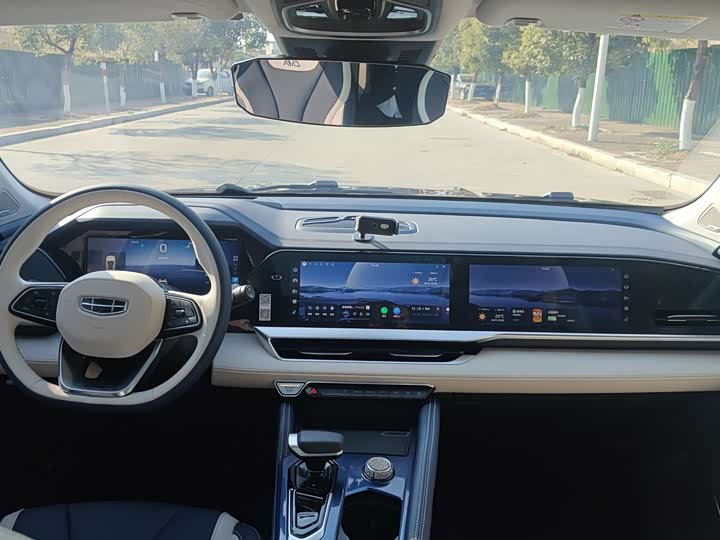 Фото 5 - Geely Monjaro