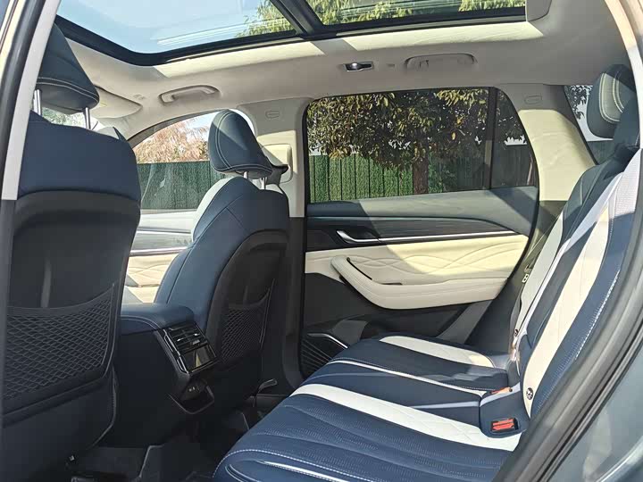 Фото 6 - Geely Monjaro