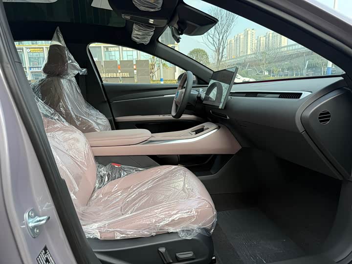 Фото 9 - XPeng Mona M03