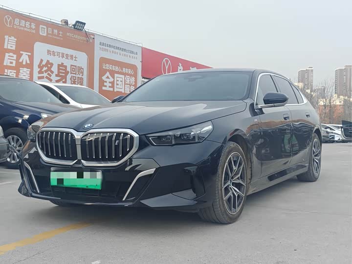 Фото 1 - BMW i5