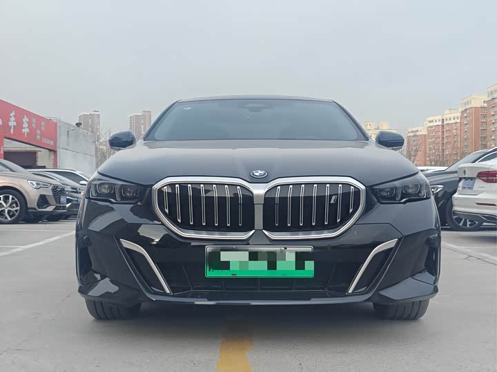 Фото 2 - BMW i5