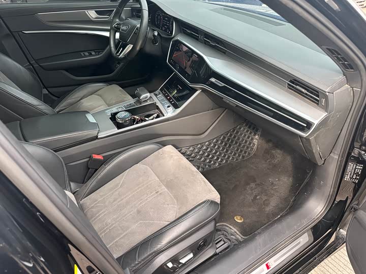 Фото 4 - Audi A6L