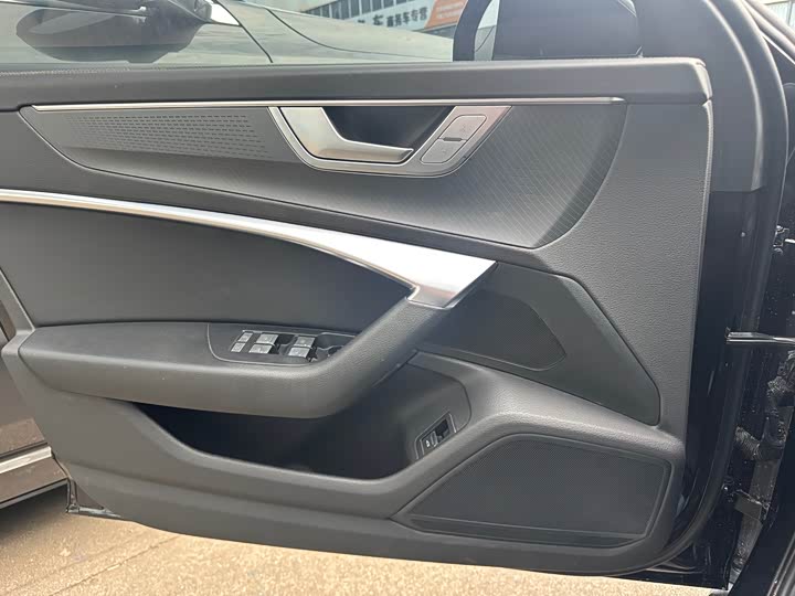 Фото 8 - Audi A6L