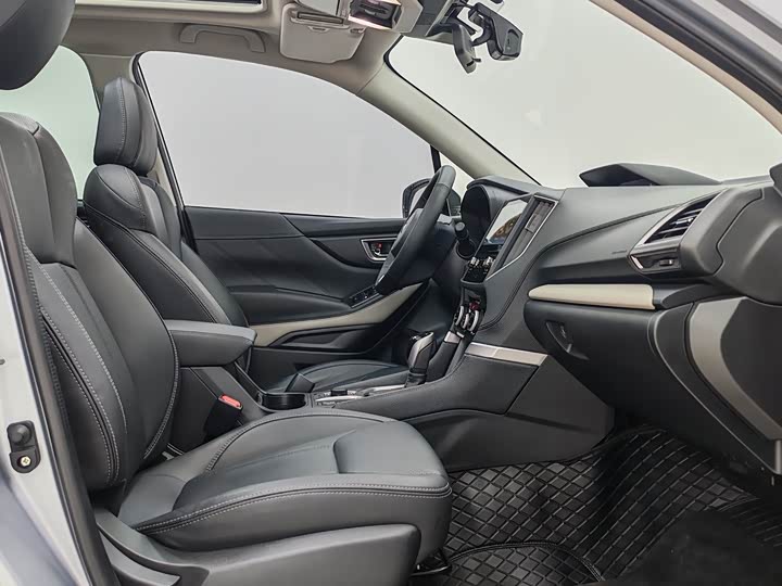 Фото 9 - Subaru Forester