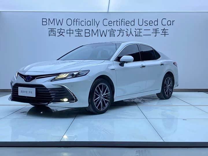 Фото 1 - Toyota Camry